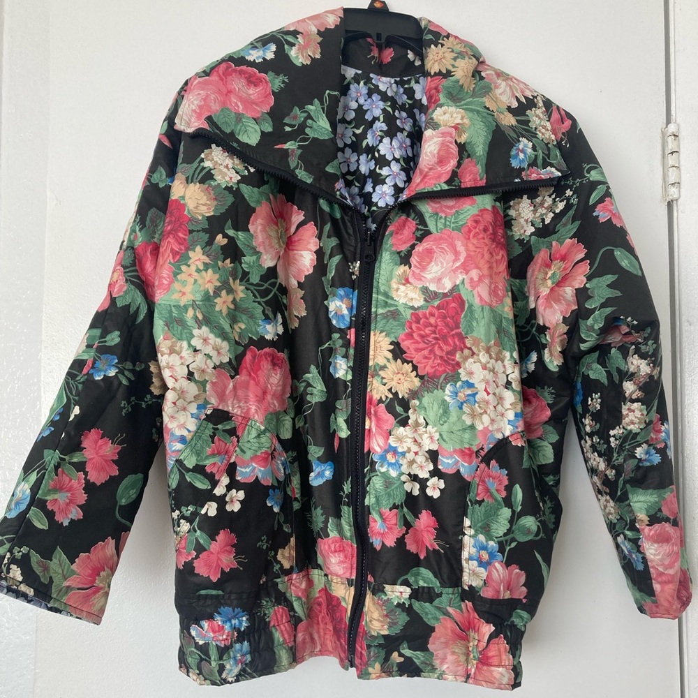 Reversible Floral Puffer Jacket – Two Looks in One, XL, snap button.